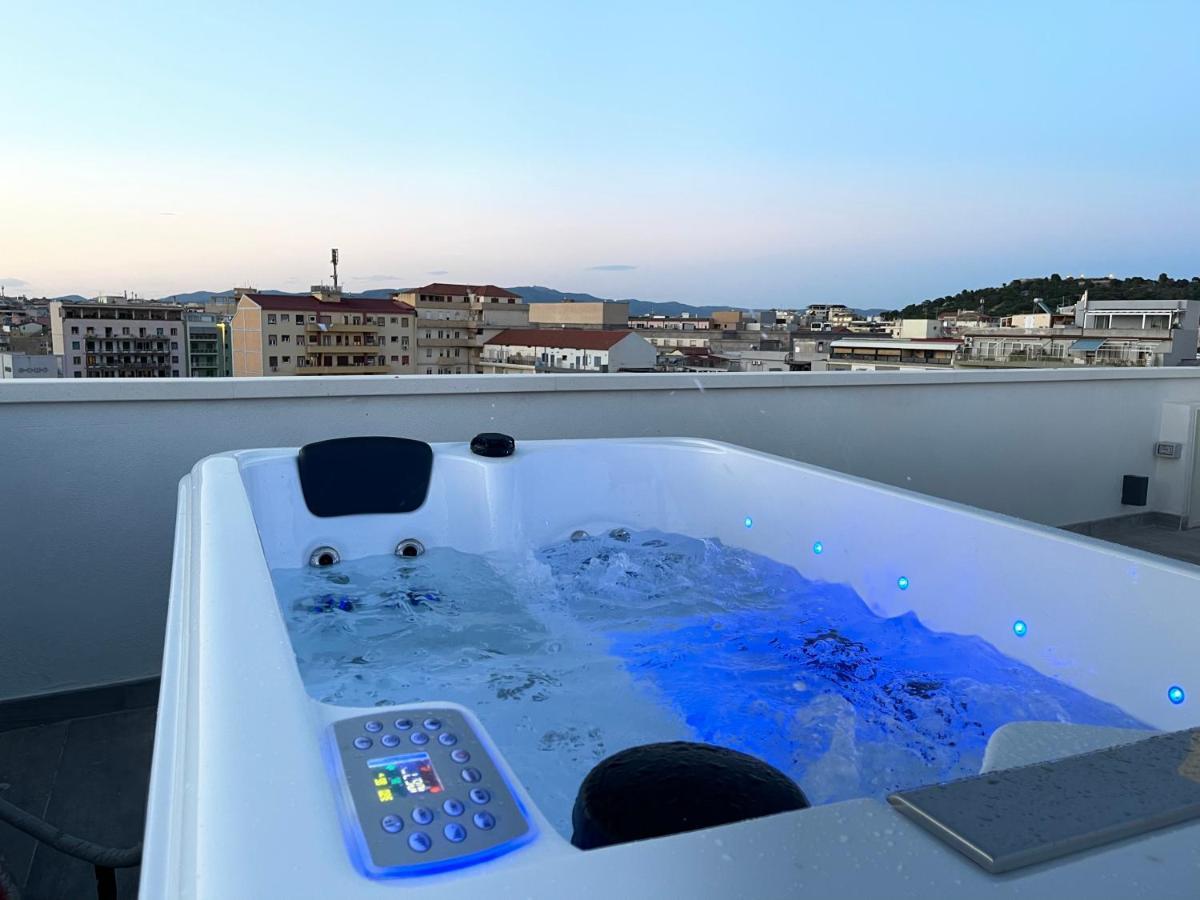 18 Dante Luxury Suites Cagliari Dış mekan fotoğraf