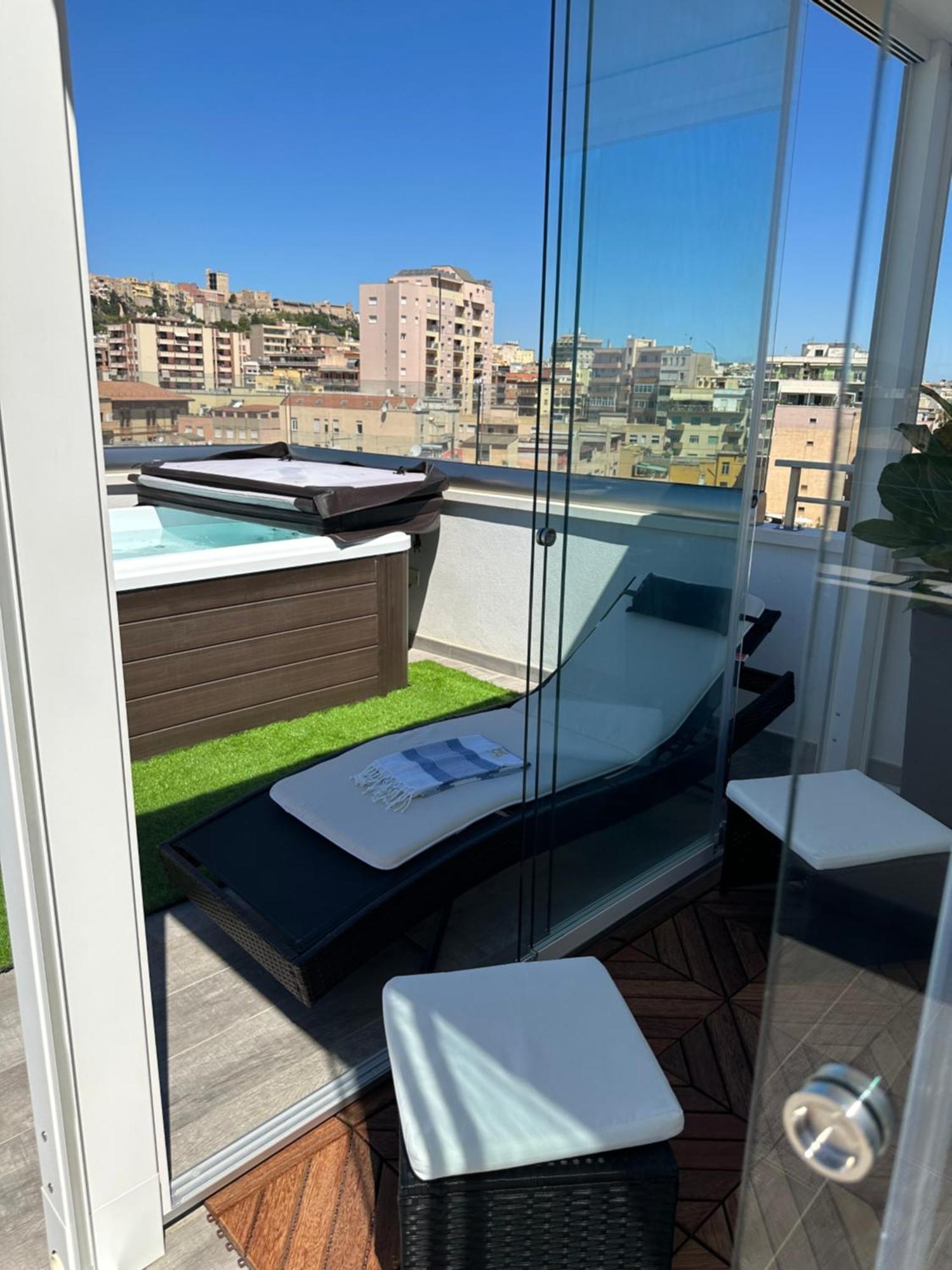 18 Dante Luxury Suites Cagliari Dış mekan fotoğraf